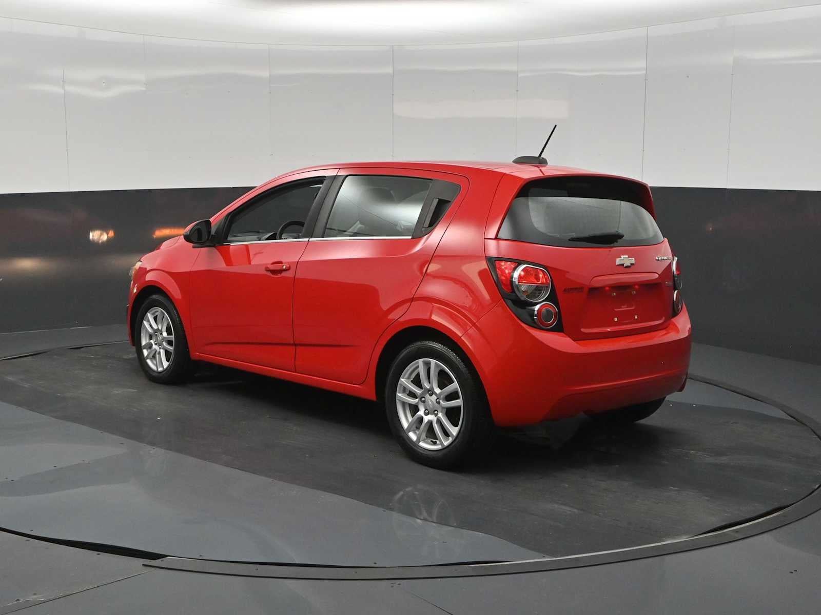 Used 2015 Chevrolet Sonic LT w/ Fun and Sun Package FWD image 6