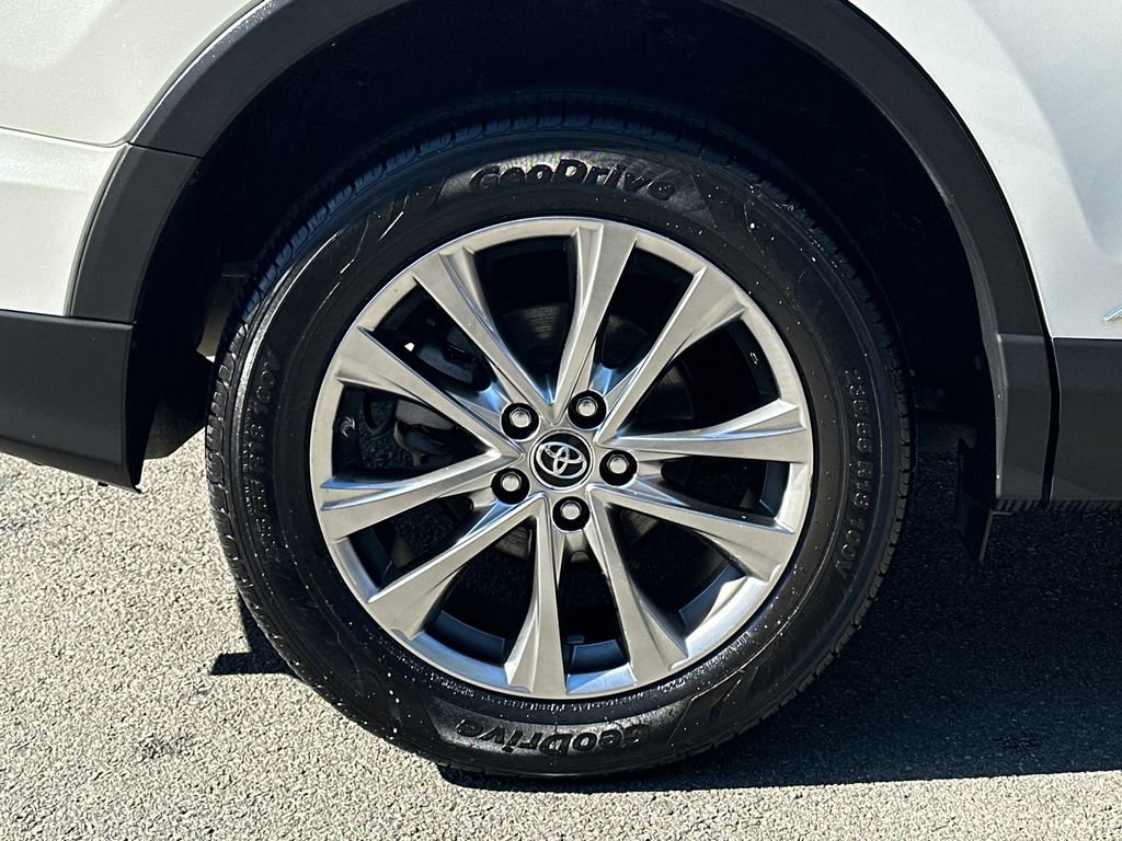 Used 2016 Toyota RAV4 Limited w/ Advanced Technology Package image 8