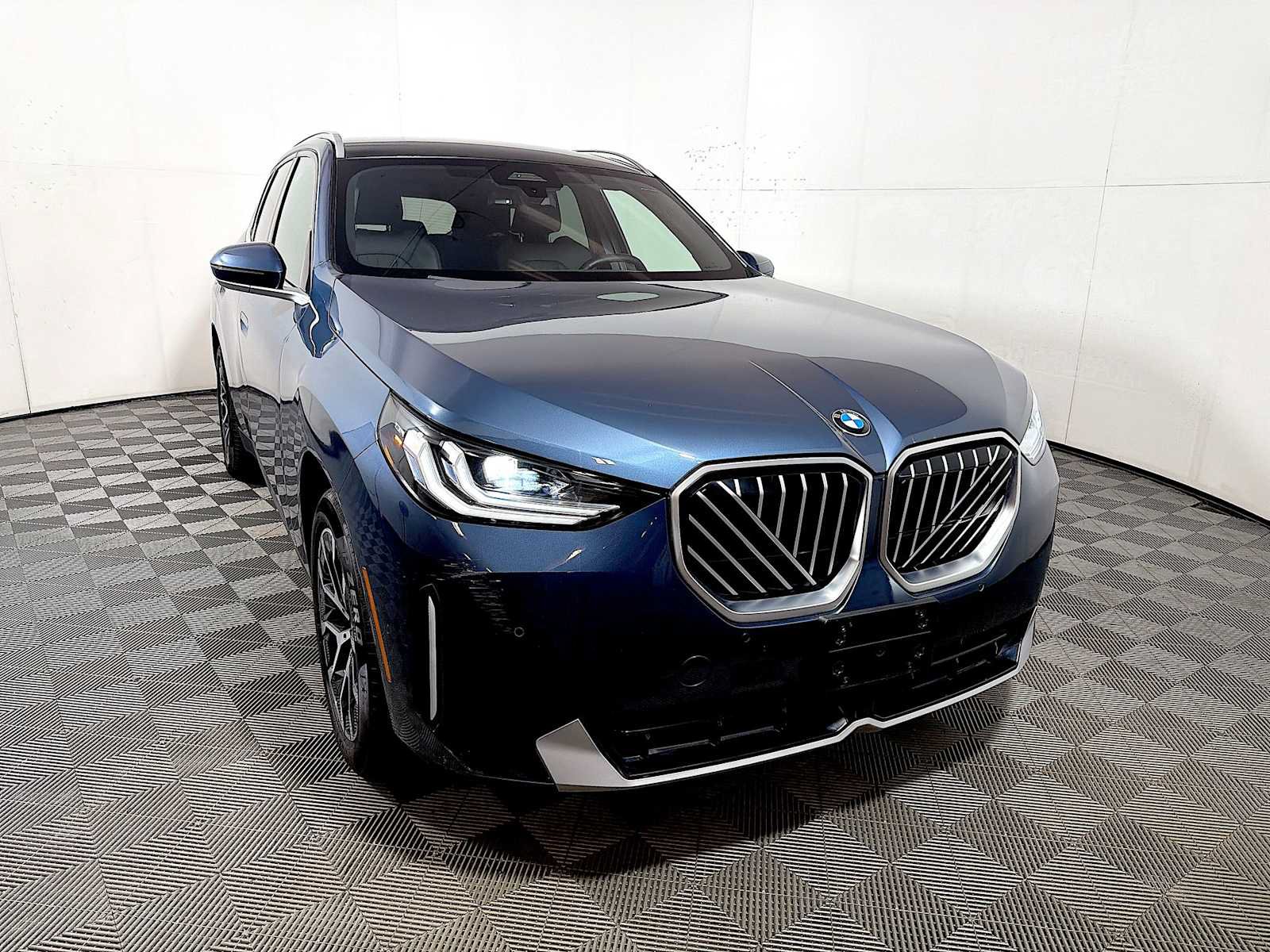 Used 2026 BMW X3 xDrive30i w/ Convenience Package AWD/4WD image 2