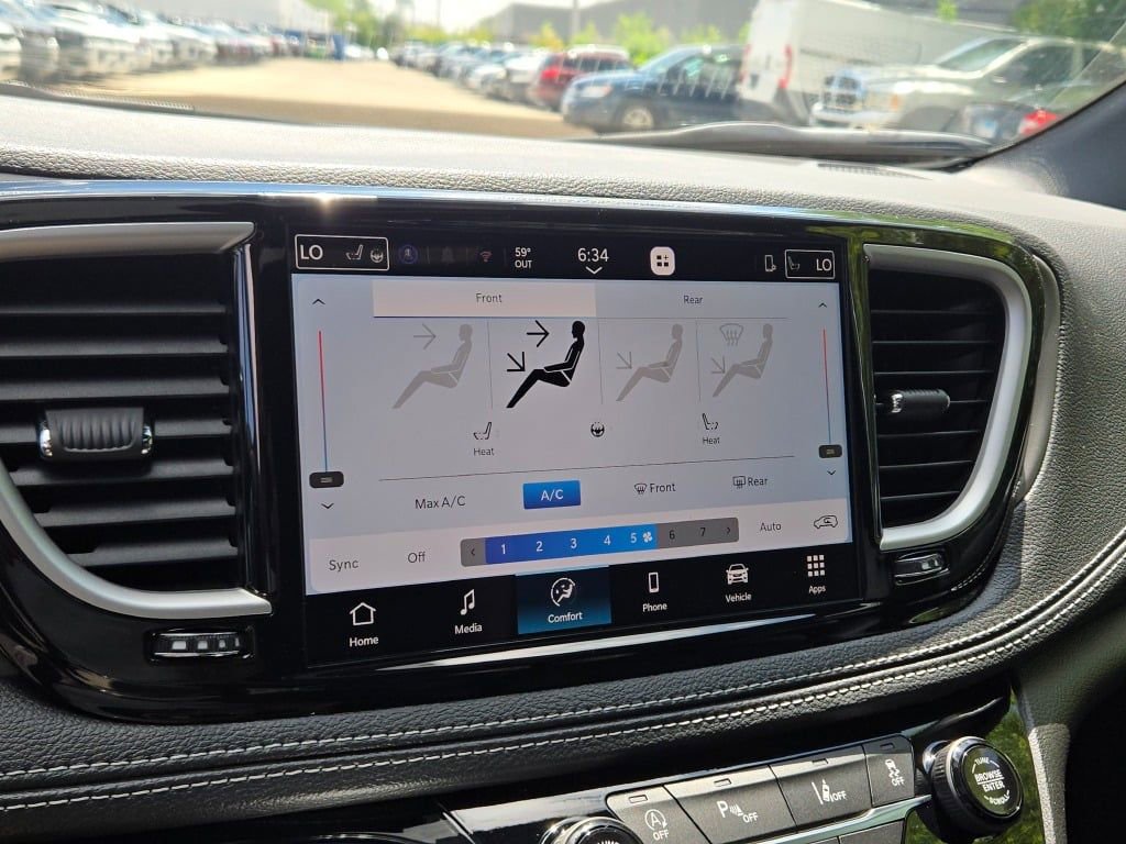 New 2027 Chrysler Pacifica Select AWD/4WD image 29