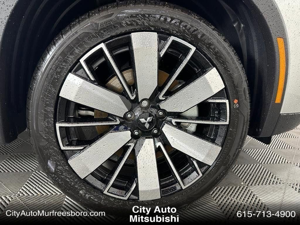 New 2025 Mitsubishi Outlander SE image 44