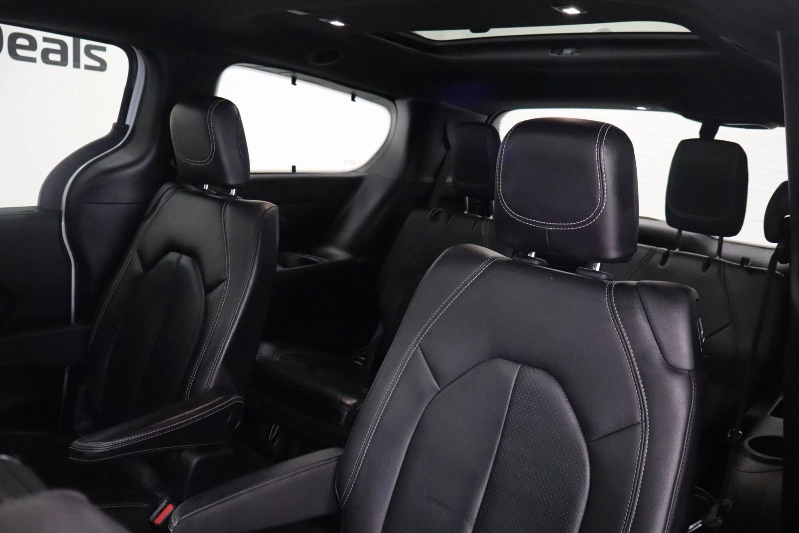 Used 2018 Chrysler Pacifica Touring-L Plus w/ Advanced Safetytec Group FWD image 15
