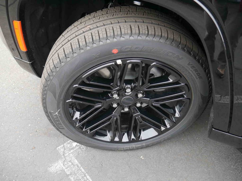 New 2025 Jeep Wagoneer L Series II w/ Convenience Group I image 10