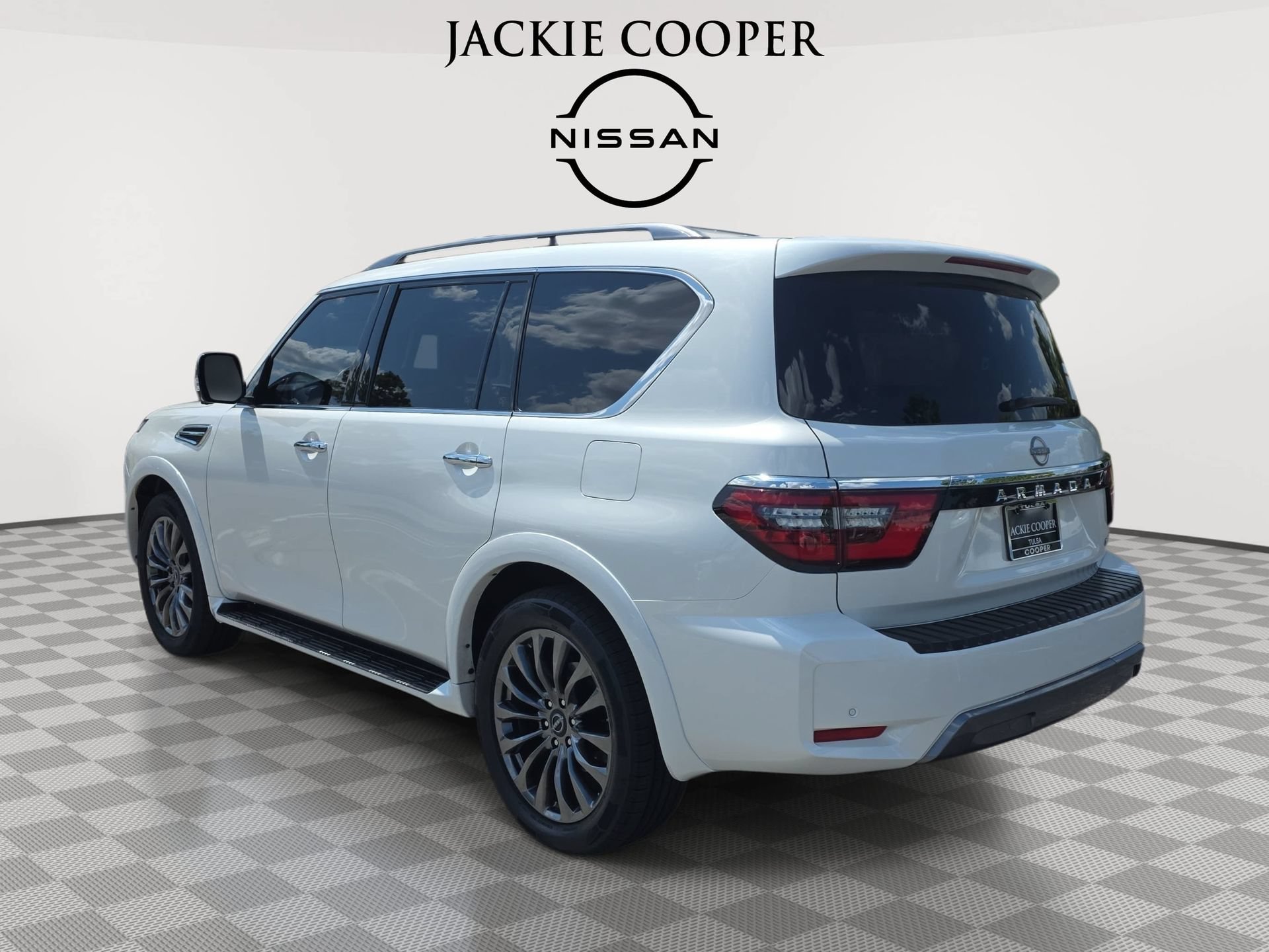 Used 2024 Nissan Armada Platinum w/ Captain's Chairs Package AWD/4WD image 7