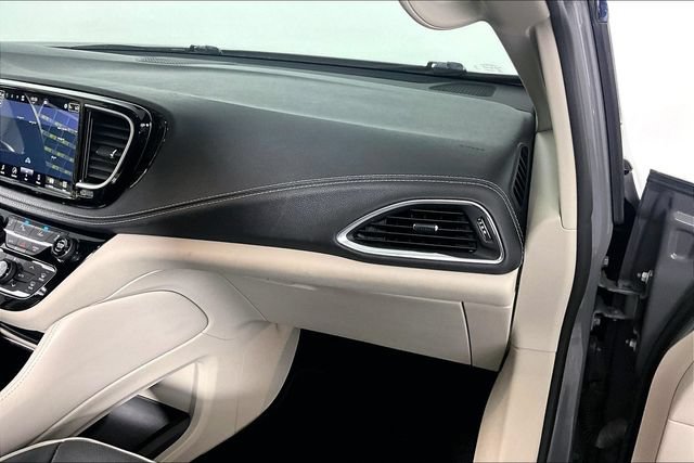 Used 2023 Chrysler Pacifica Limited FWD image 16