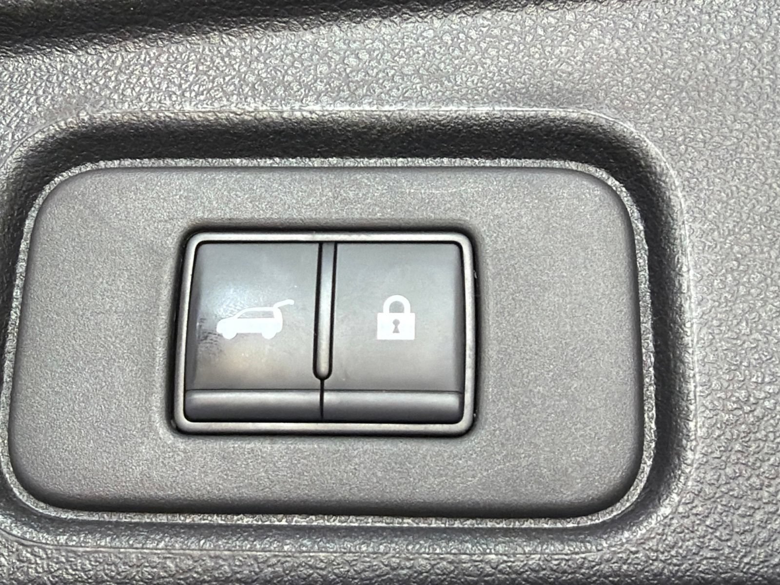 Used 2025 Nissan Pathfinder SV AWD/4WD image 13