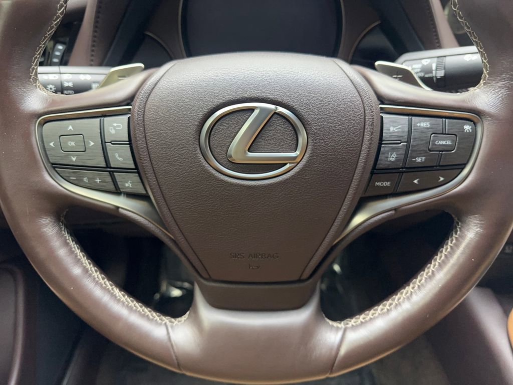 Used 2020 Lexus LS 500 w/ Accessory Package (Z2) image 57