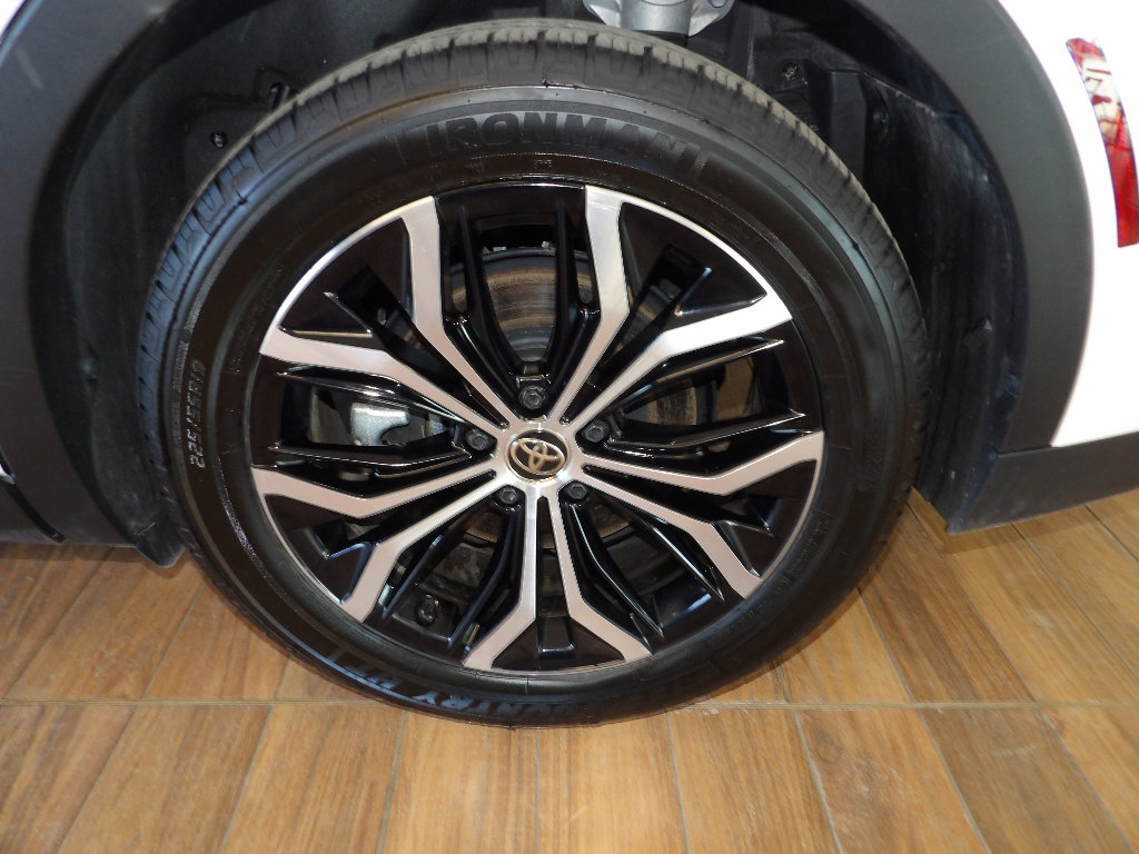 Used 2023 Toyota Crown XLE image 10