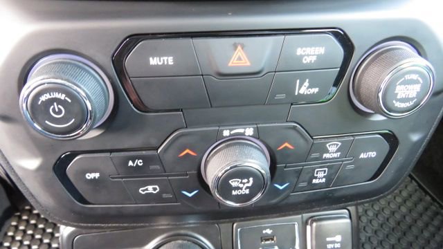 Used 2022 Jeep Renegade Trailhawk image 20