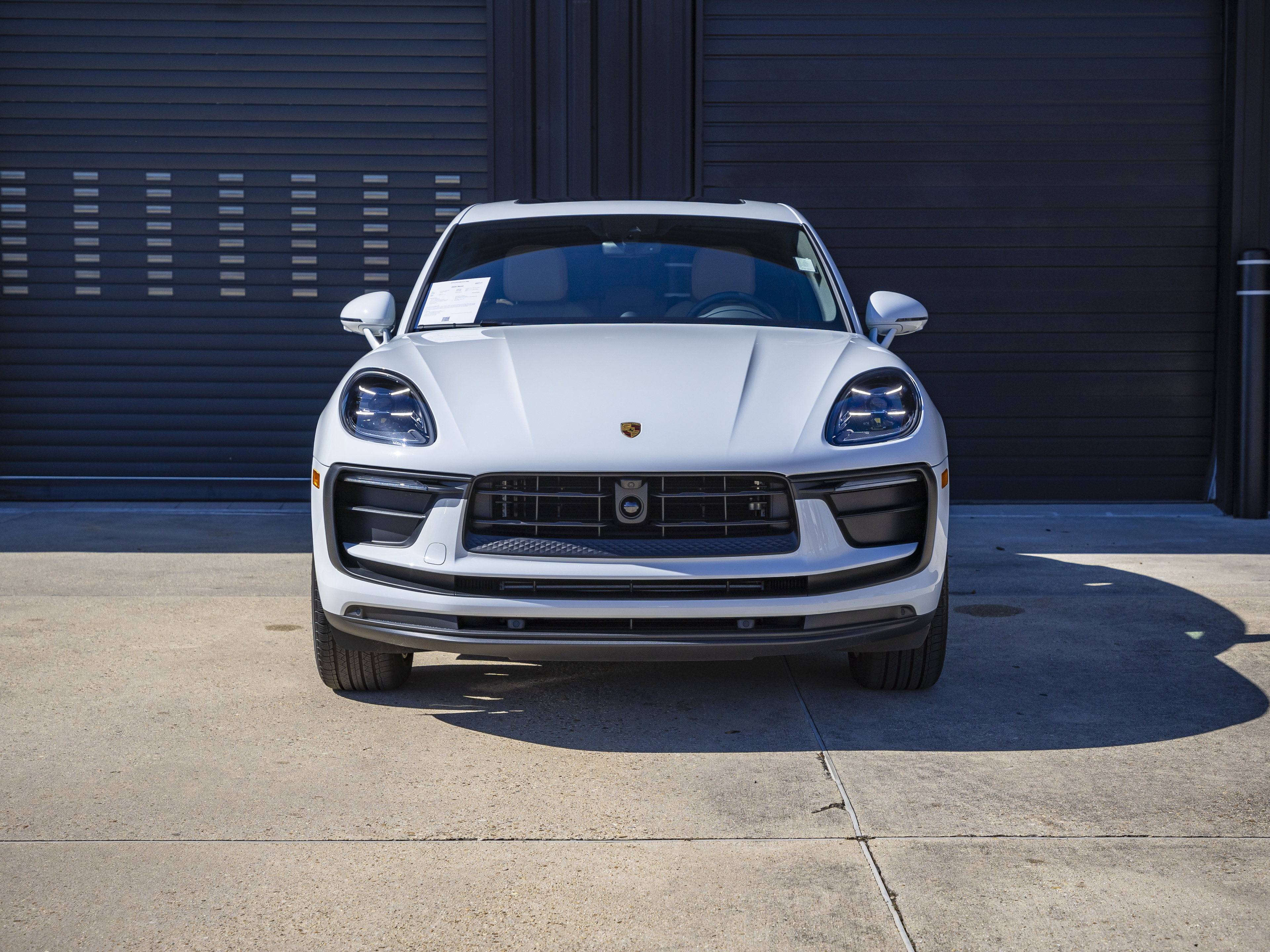 Certified 2025 Porsche Macan image 2