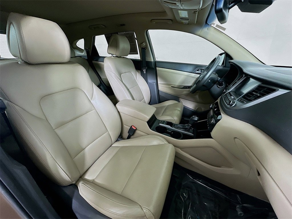 Used 2016 Hyundai Tucson Limited w/ Option Group 03 image 11