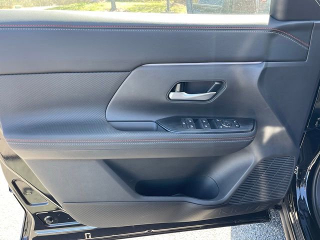 New 2025 Nissan Kicks SR image 11