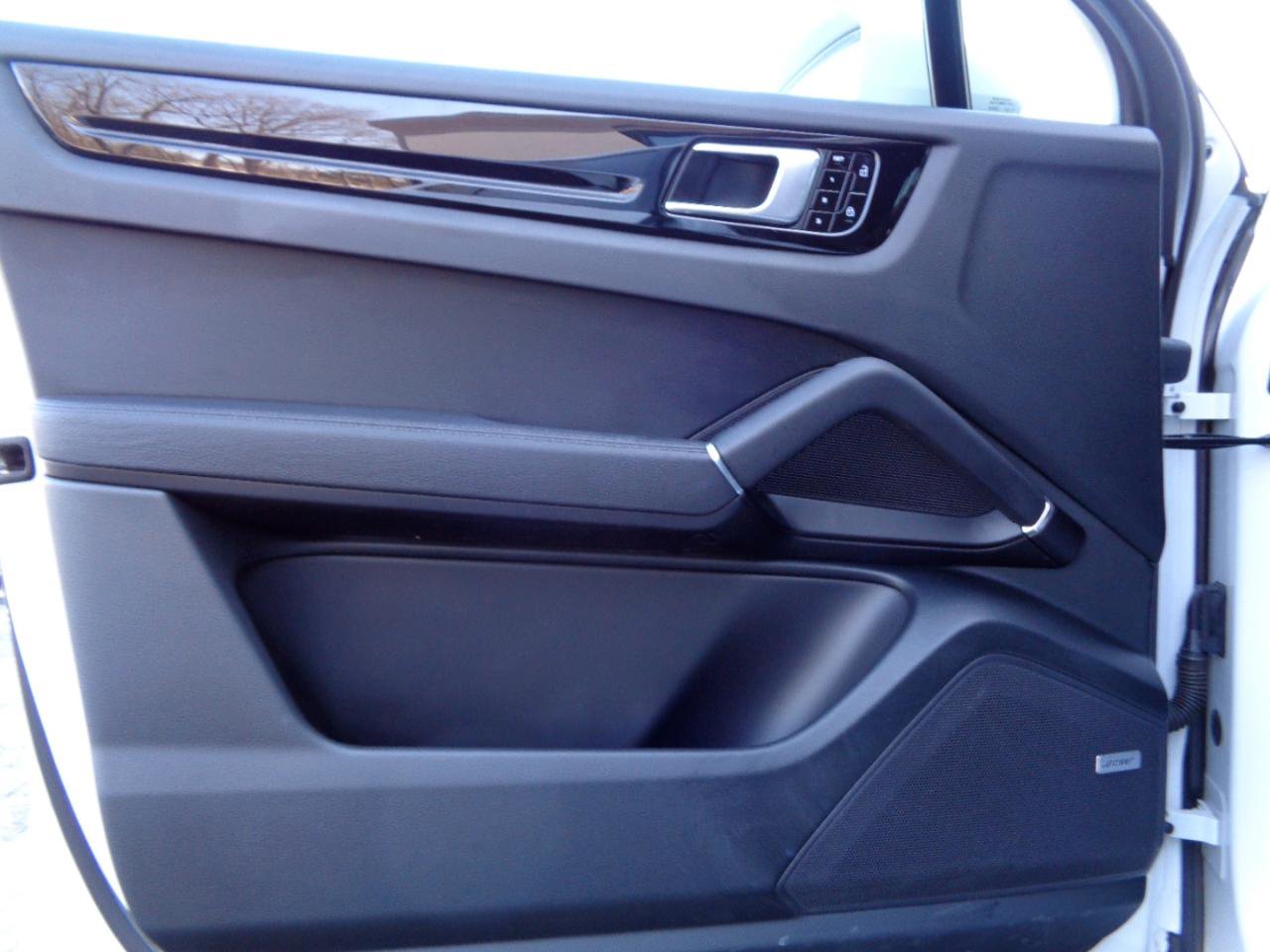 Used 2020 Porsche Cayenne Coupe AWD image 13