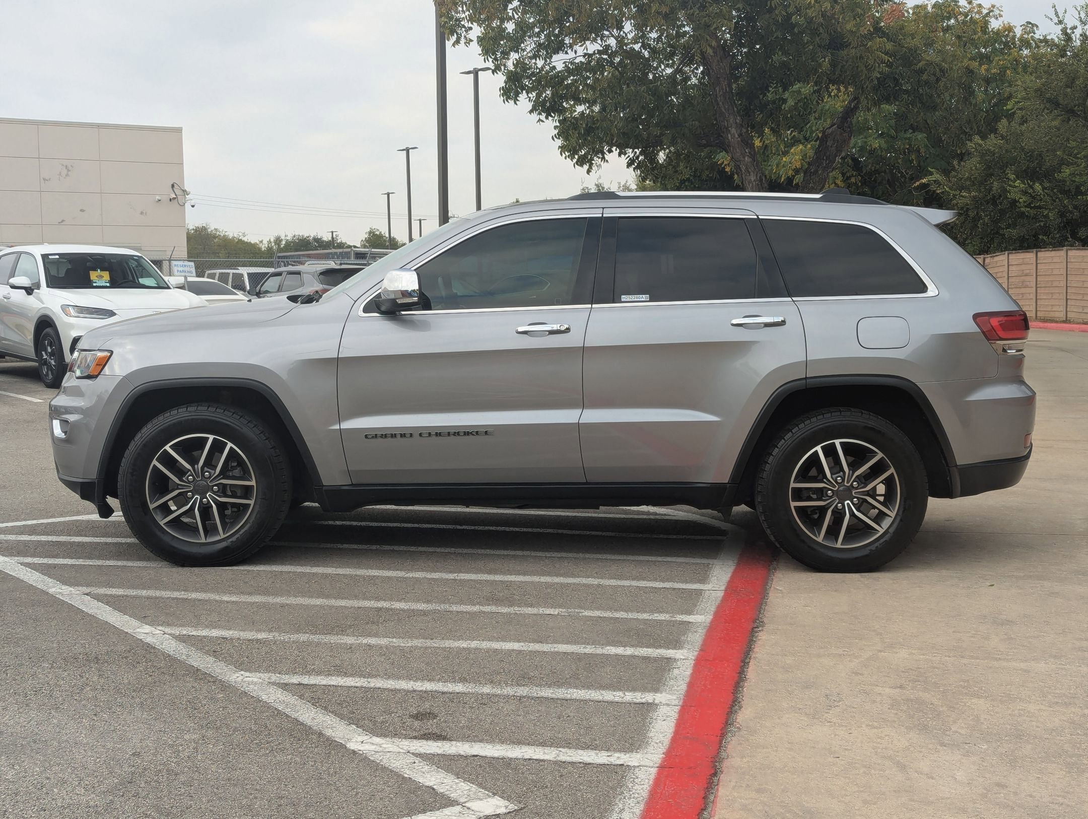 Used 2020 Jeep Grand Cherokee Limited image 7