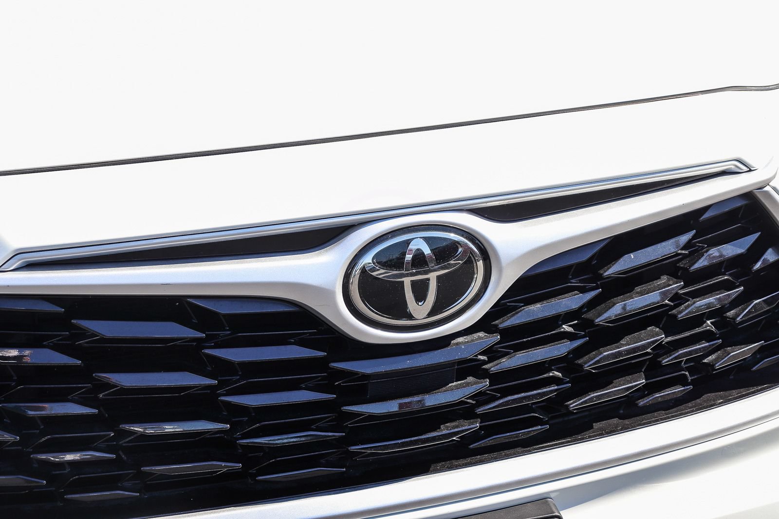 Used 2021 Toyota Highlander L FWD image 13