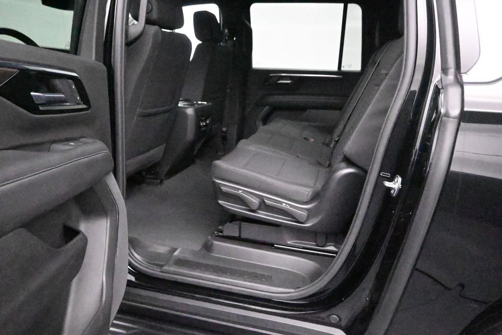Used 2025 Chevrolet Suburban LS RWD image 15