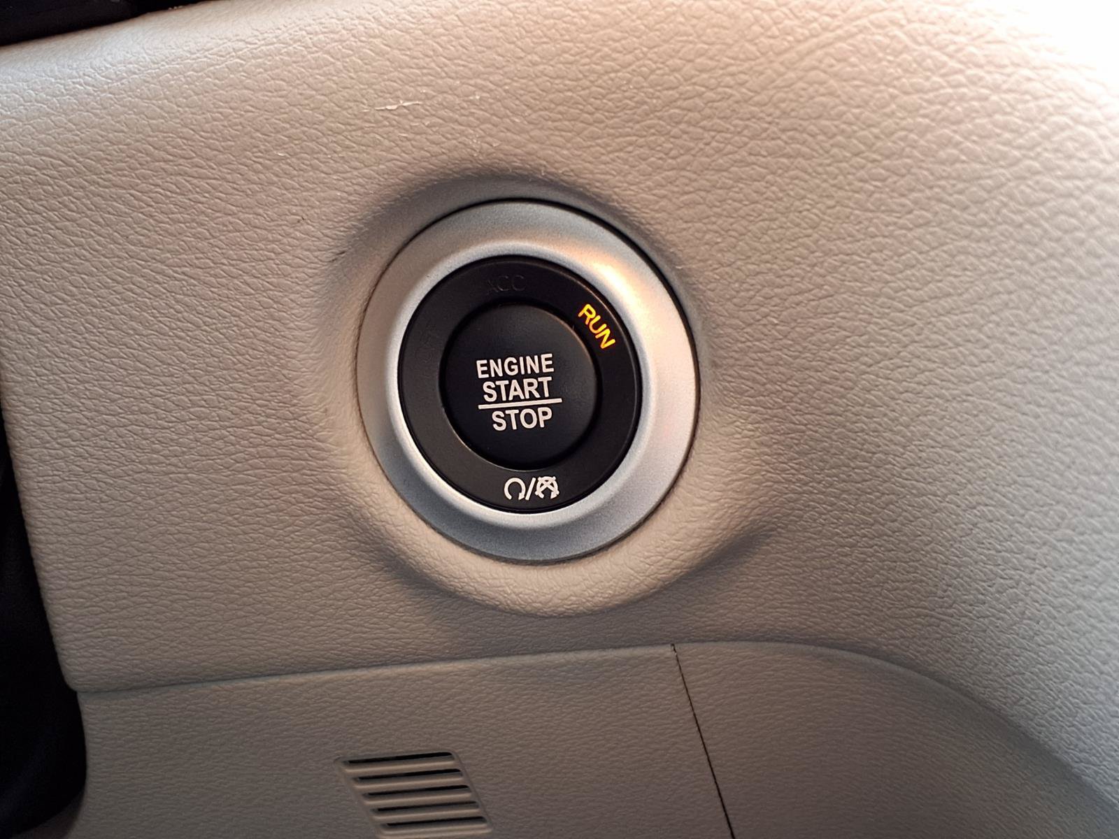 Used 2023 Chrysler Voyager LX FWD image 11