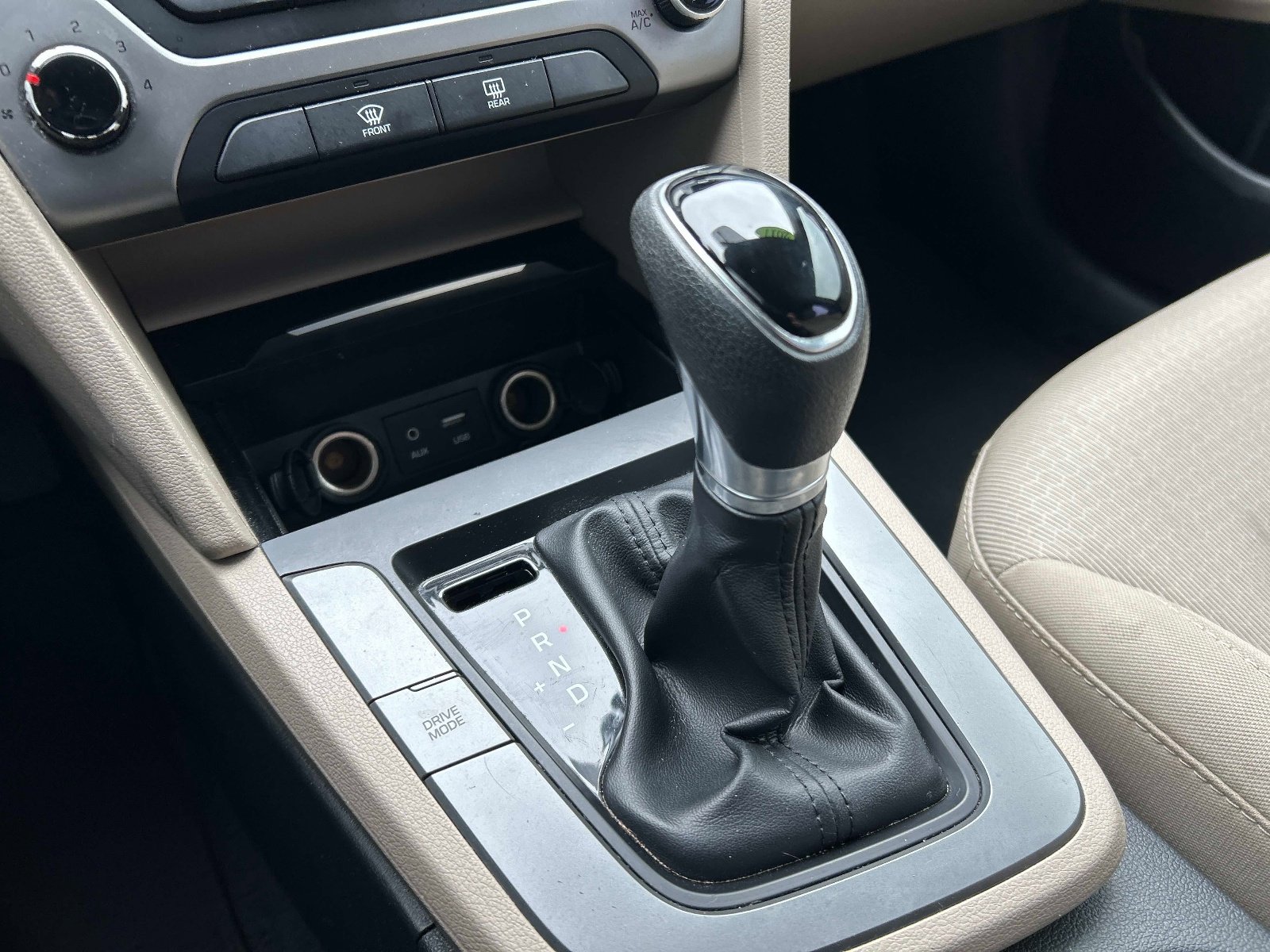 Used 2017 Hyundai Elantra SE image 31