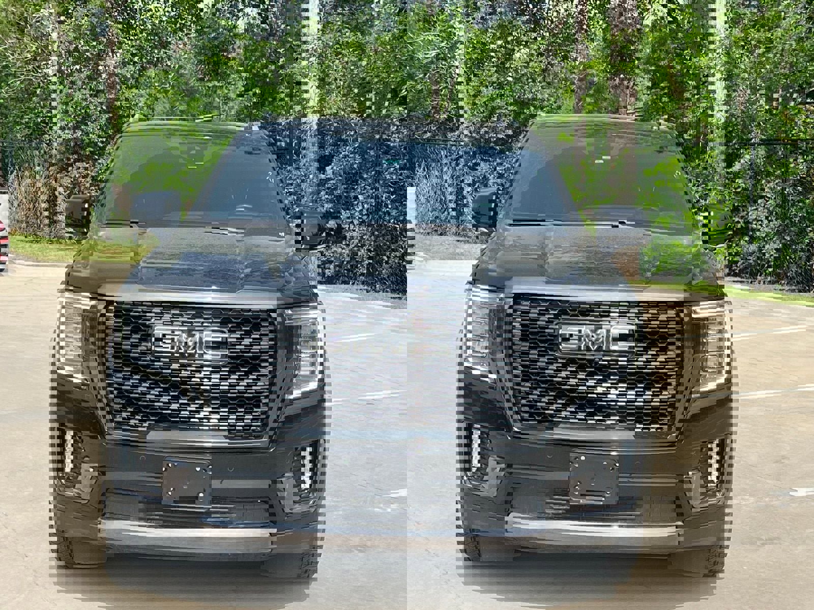 Used 2023 GMC Yukon Denali Ultimate AWD/4WD image 2