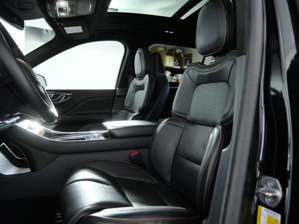 Certified 2025 Lincoln Aviator Black Label AWD/4WD image 17