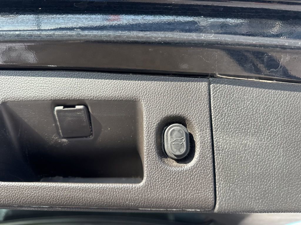 Used 2015 Chevrolet Tahoe LTZ image 15