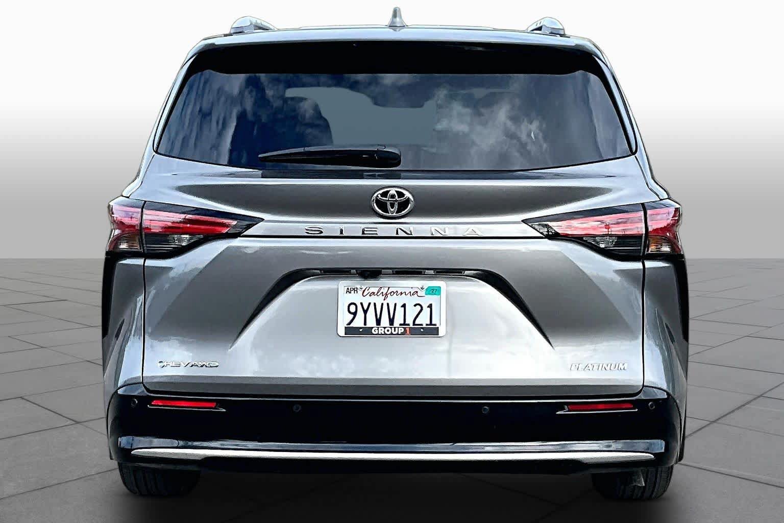 Used 2026 Toyota Sienna Platinum AWD/4WD image 4