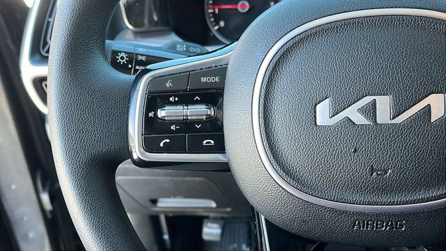 Used 2023 Kia Sorento LX image 9