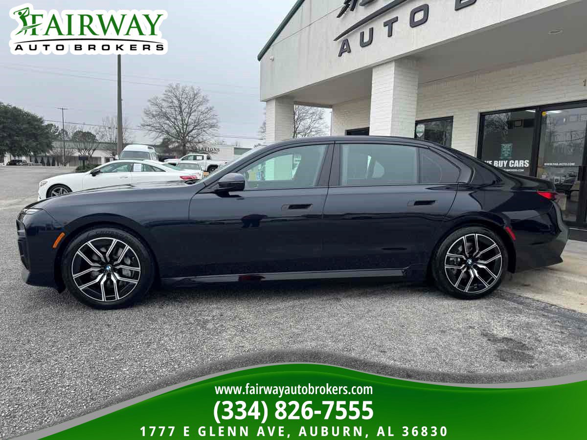 Used 2025 BMW 740i xDrive AWD/4WD image 8
