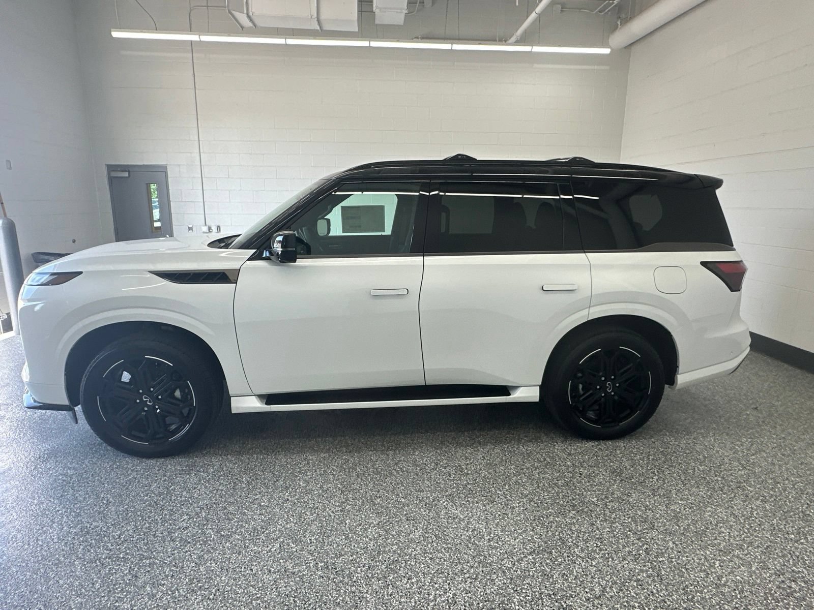 New 2027 INFINITI QX80 Sensory w/ Sport Exterior Package AWD/4WD image 6