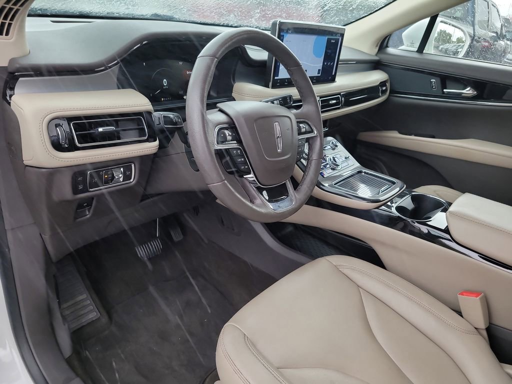 Used 2023 Lincoln Nautilus FWD w/ Premium Package image 15