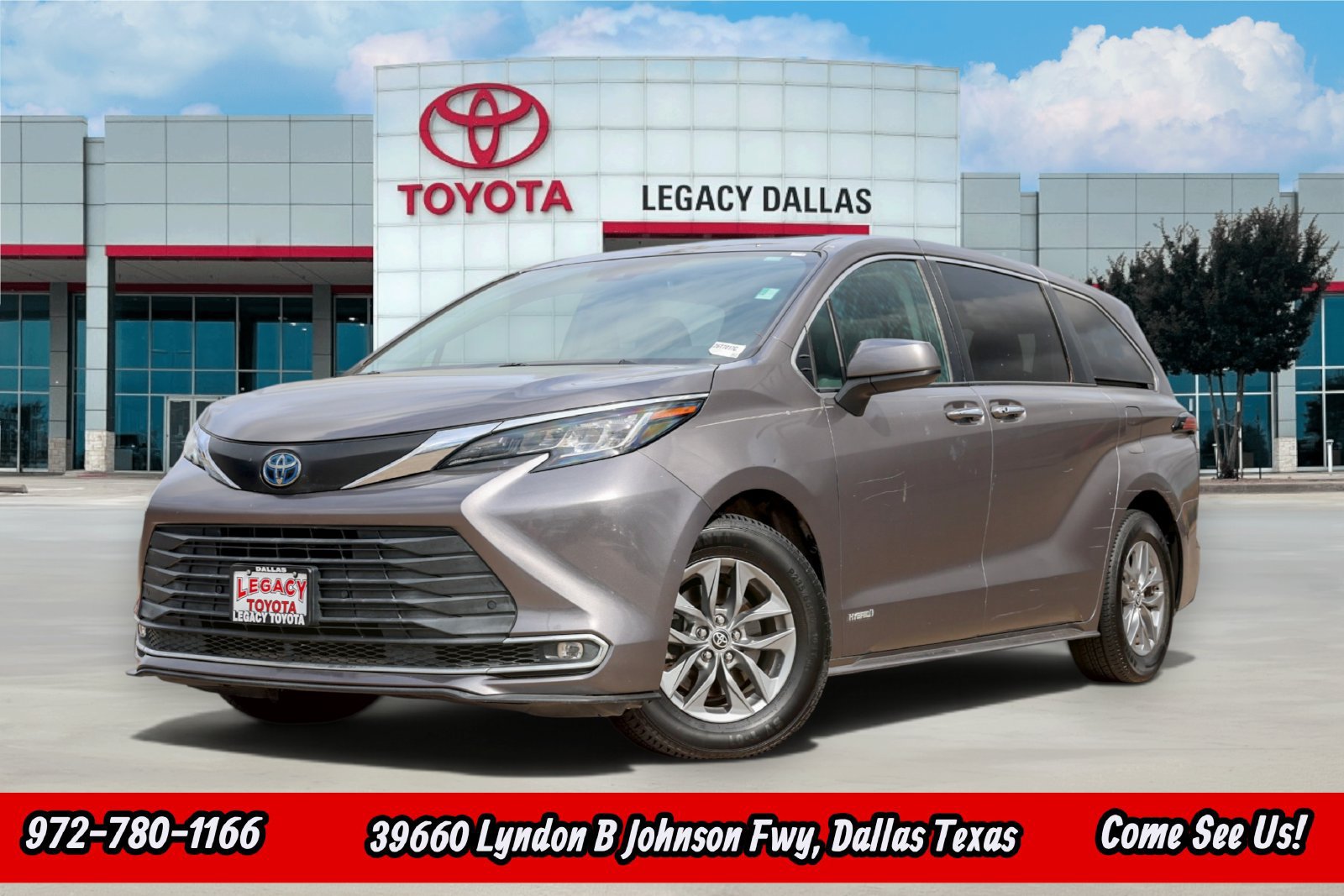 Used 2021 Toyota Sienna XLE FWD image 1