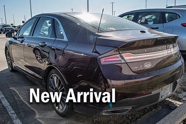 Used 2013 Lincoln MKZ FWD image 2