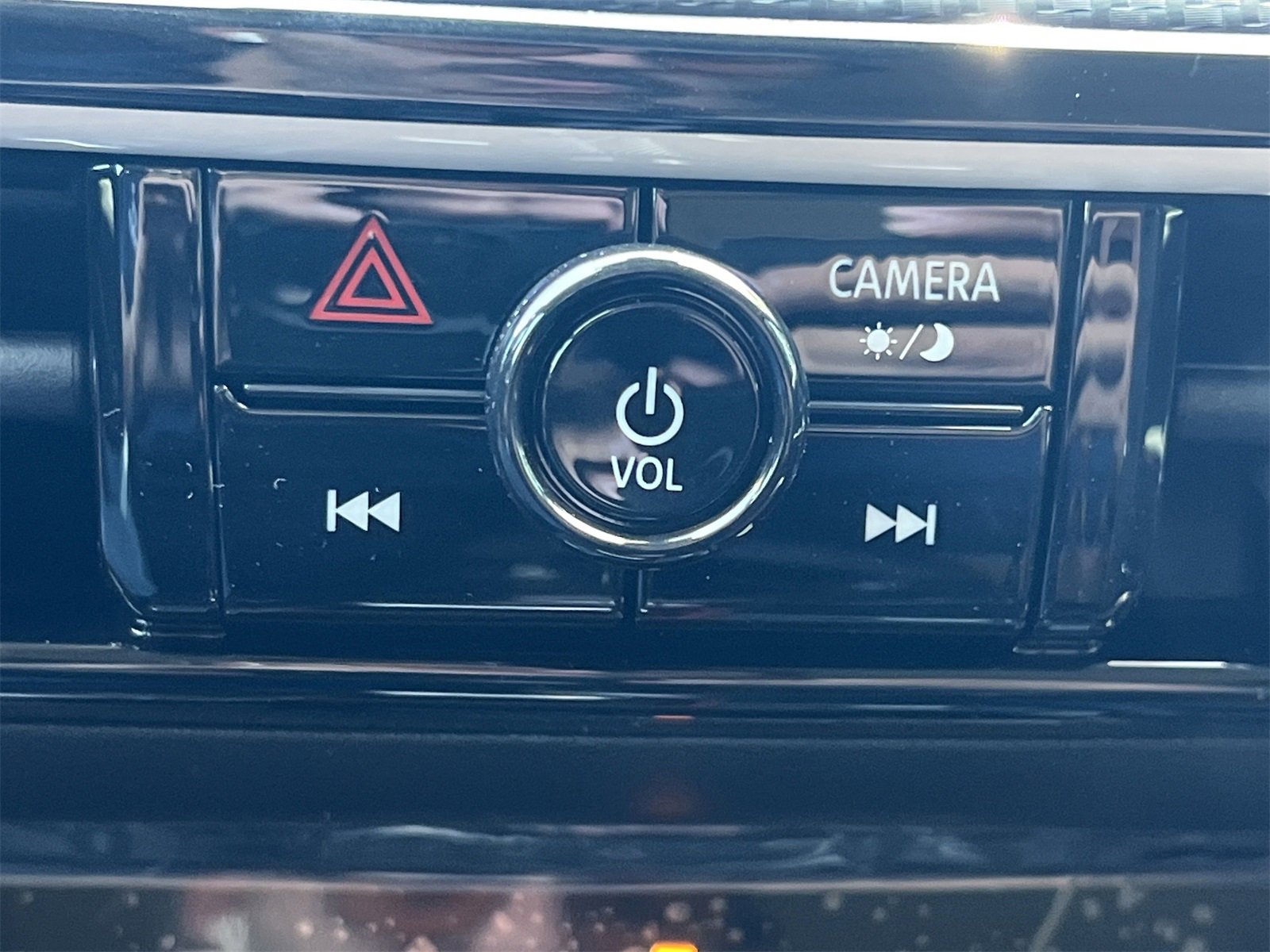 New 2025 Nissan Kicks SR w/ SR Premium Package image 6