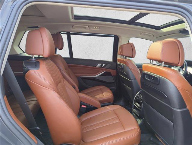 Used 2021 BMW X7 xDrive40i w/ Premium Package image 18