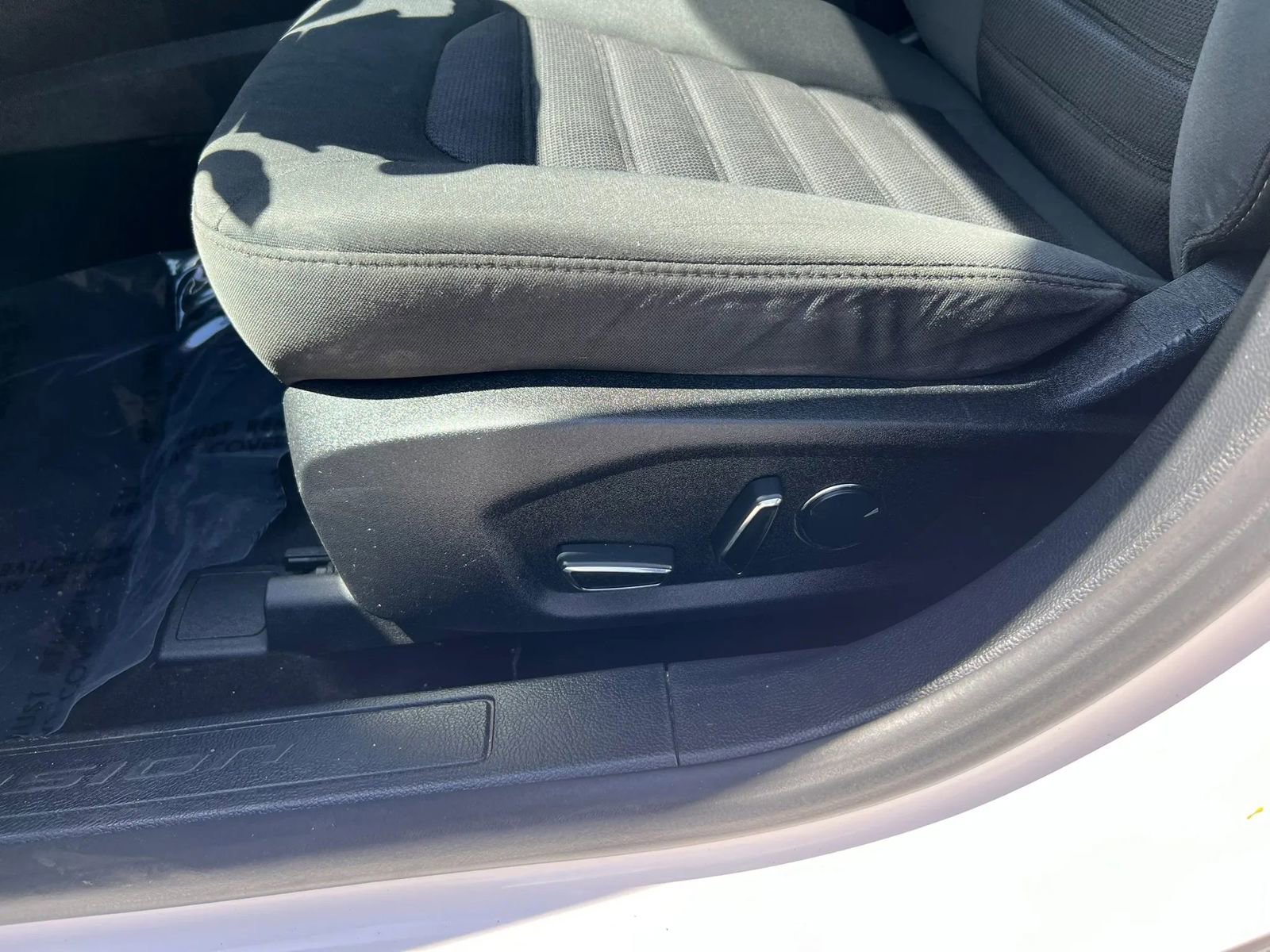 Used 2017 Ford Fusion SE FWD image 18