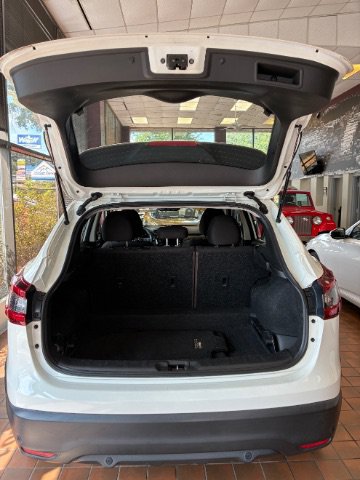 Used 2022 Nissan Rogue Sport S FWD image 13
