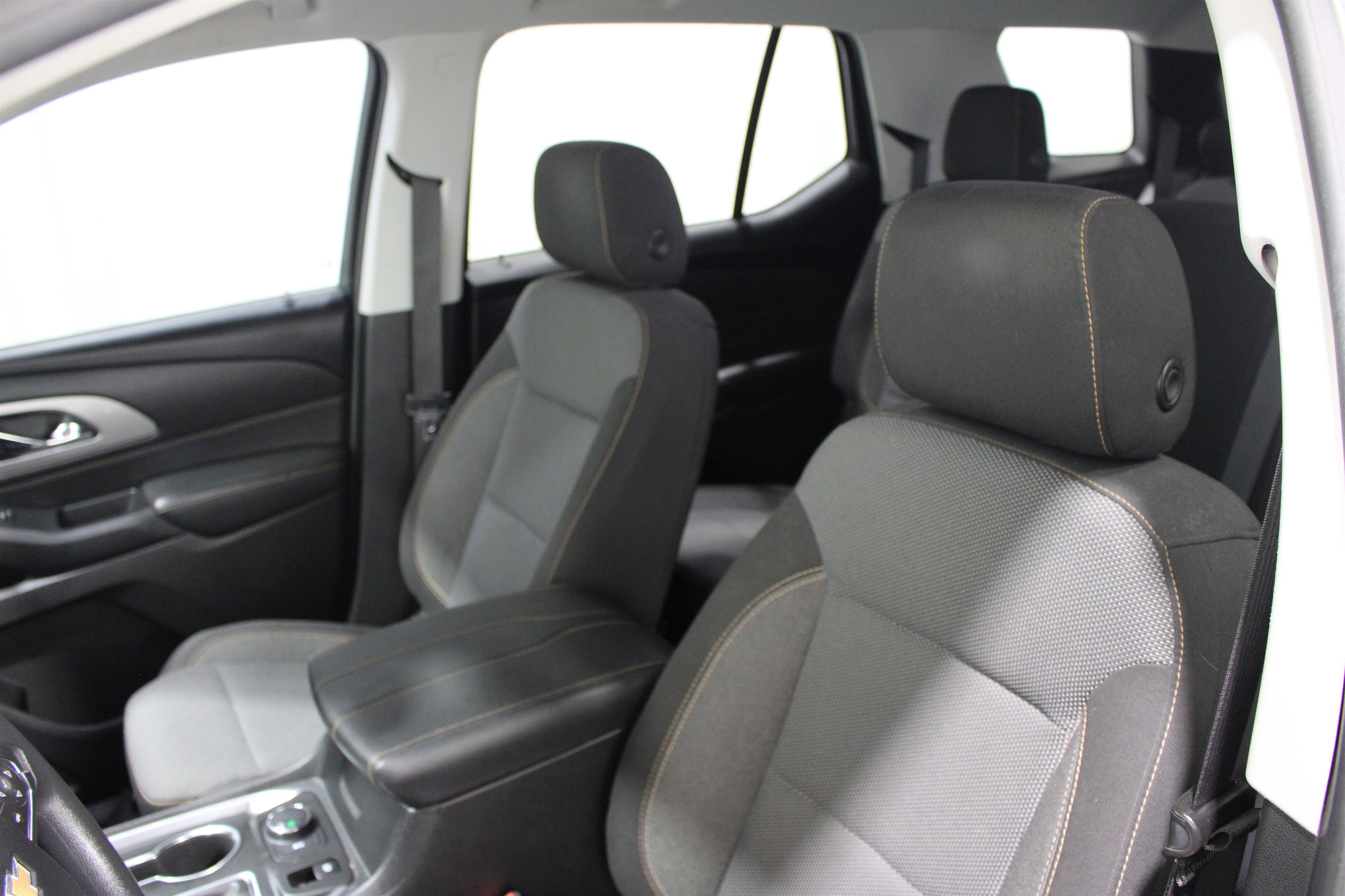 Used 2018 Chevrolet Traverse LS FWD image 4