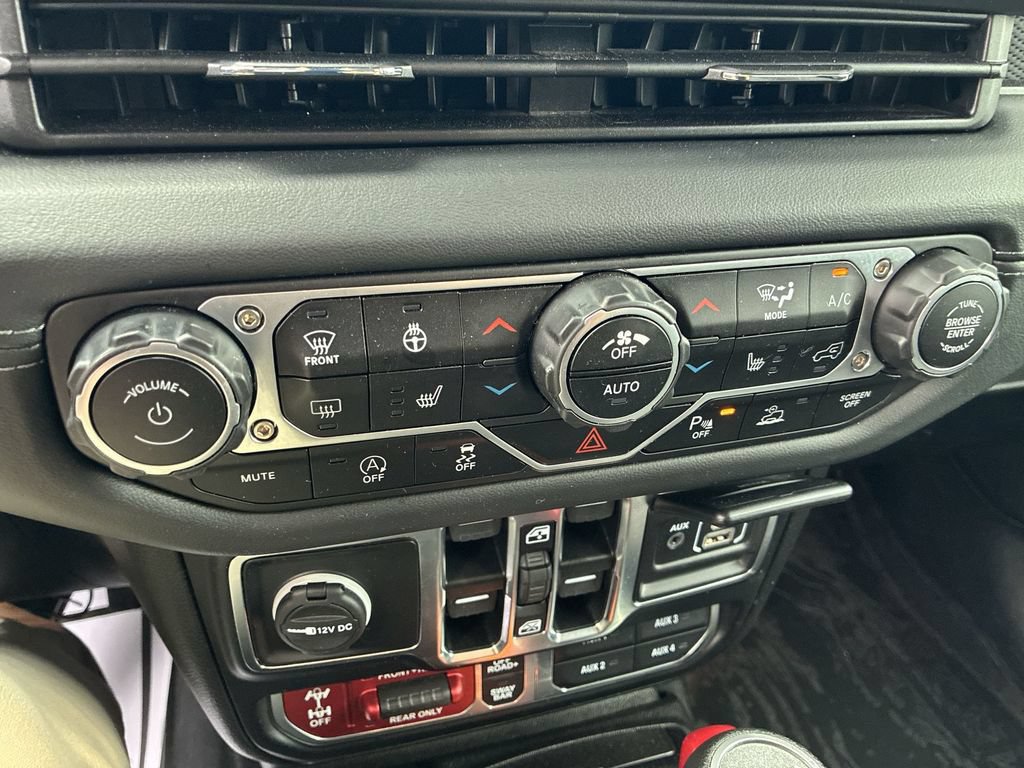 Used 2024 Jeep Wrangler Unlimited Rubicon w/ Technology Group AWD/4WD image 17