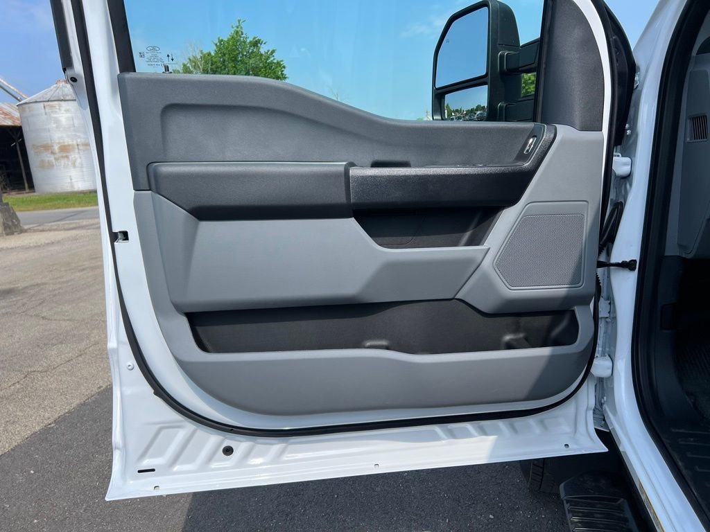 New 2025 Ford F550 4x4 Regular Cab Super Duty w/ XL Chrome Package image 11
