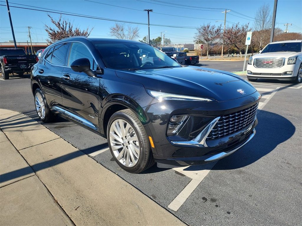 Certified 2025 Buick Envision Avenir image 2