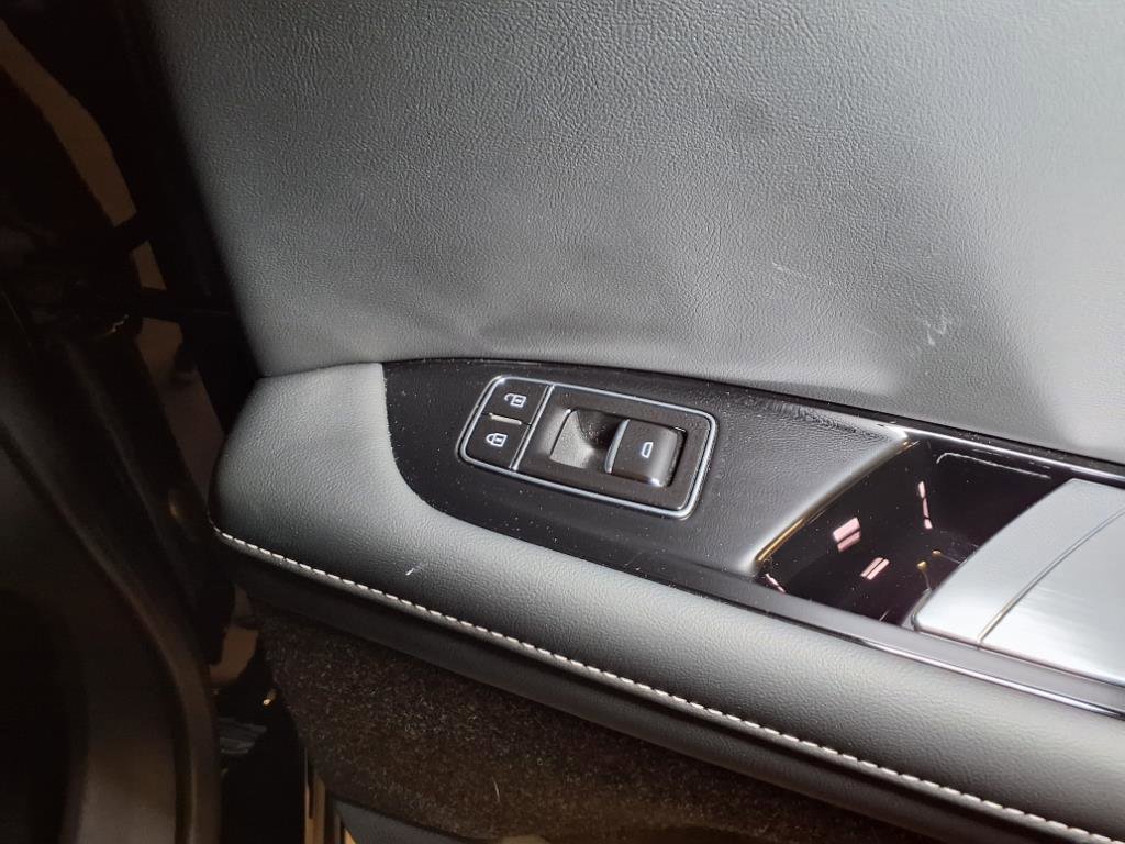 Used 2025 Cadillac Optiq Sport 1 w/ LPO, ONYX Package image 24