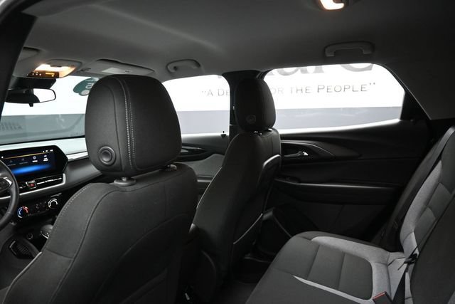 Used 2025 Chevrolet TrailBlazer LT w/ LT Cold Weather Package FWD image 25
