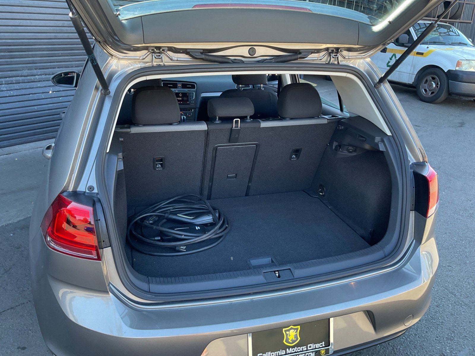 Used 2016 Volkswagen e-Golf SE w/ DC Fast Charging Package image 26