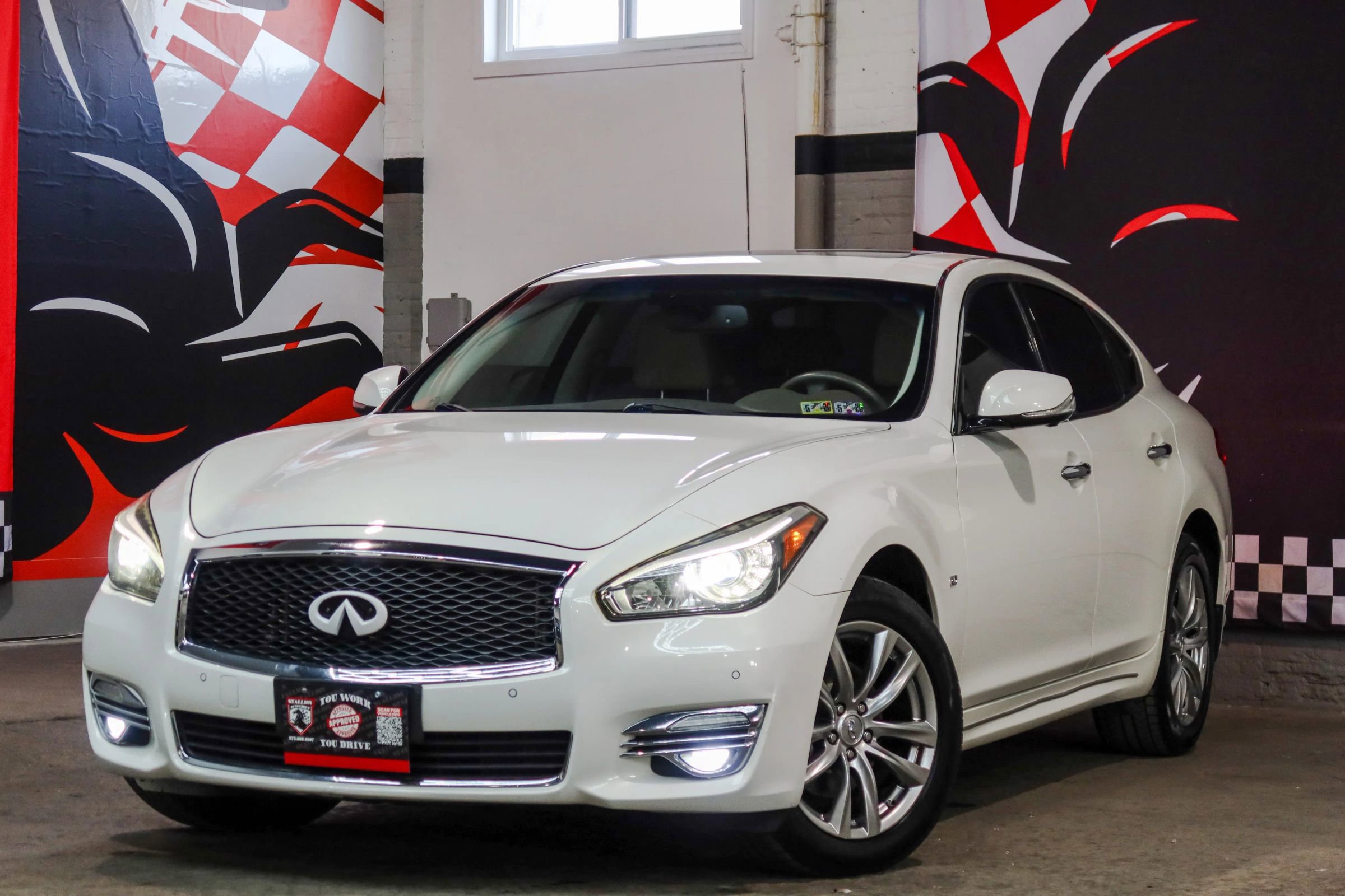 Used 2015 INFINITI Q70 3.7 image 1