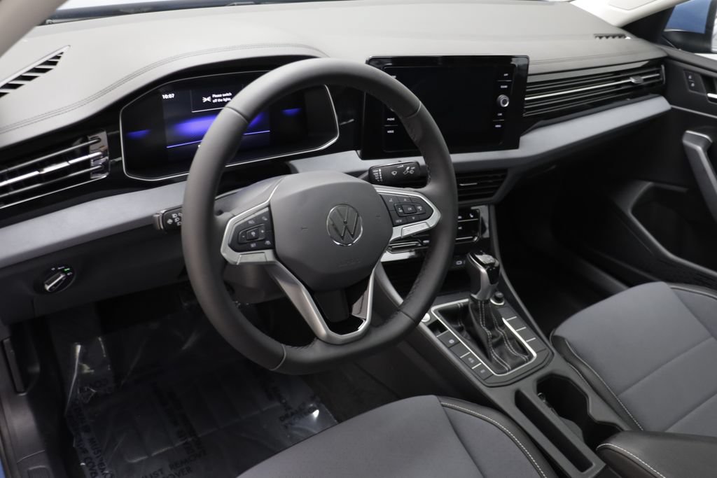 New 2027 Volkswagen Jetta SE FWD image 7