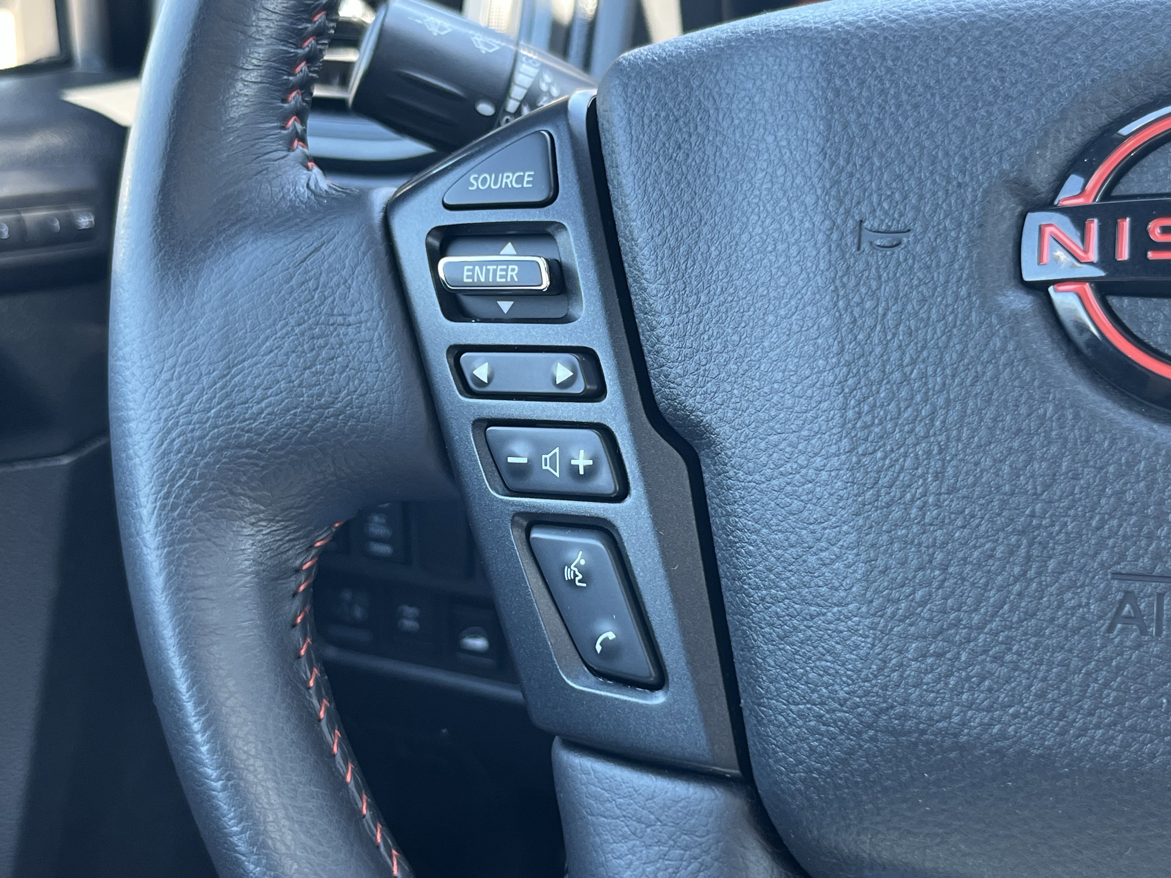 Used 2023 Nissan Titan PRO-4X w/ Pro-4x Convenience Package AWD/4WD image 24