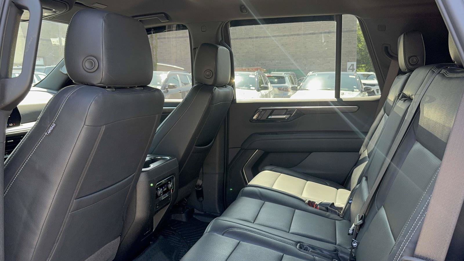 Used 2025 Chevrolet Tahoe LS AWD/4WD image 36