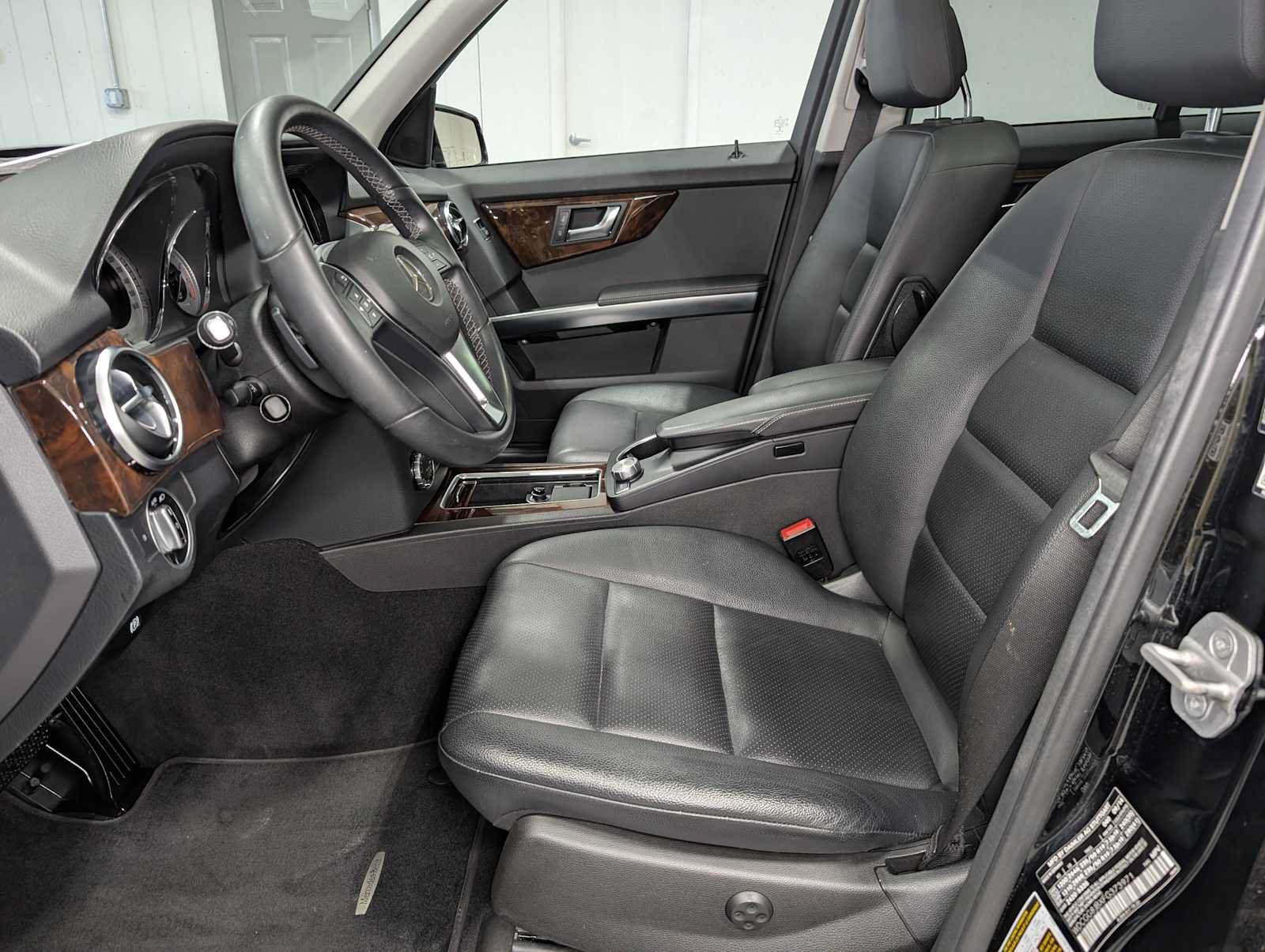 Used 2015 Mercedes-Benz GLK 350 4MATIC image 4