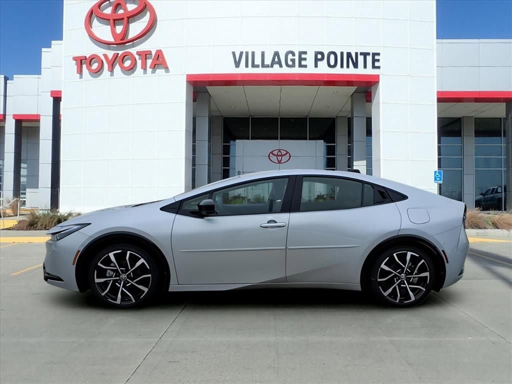 New 2026 Toyota Prius Plug-In Hybrid FWD image 2