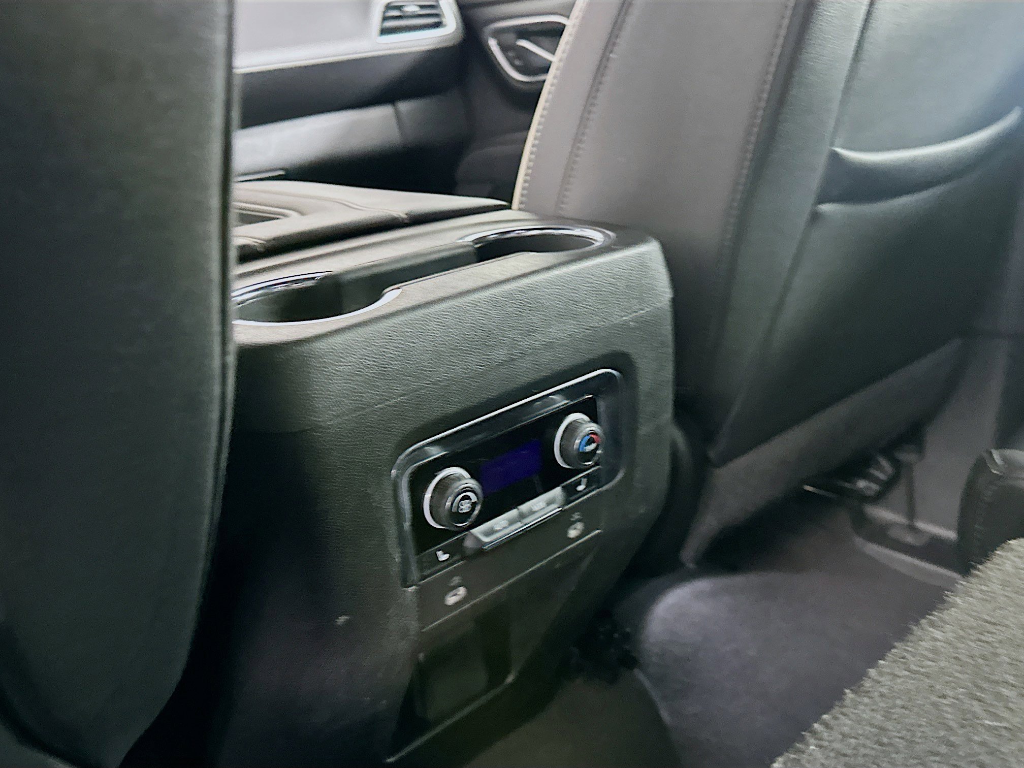 Used 2024 Chevrolet Suburban Premier image 27